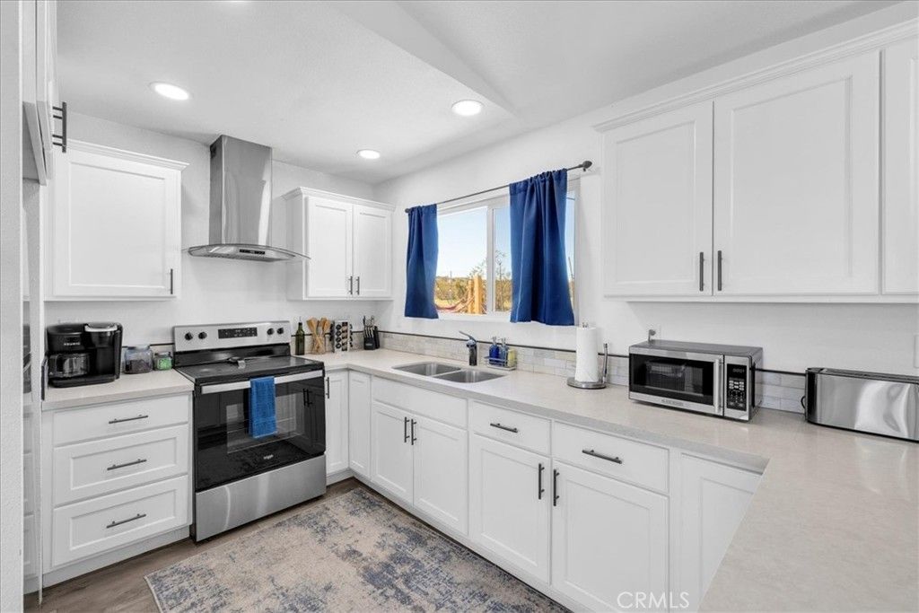 Image 7 of property listing at 670 Ducor Avenue, Landers, CA 92285