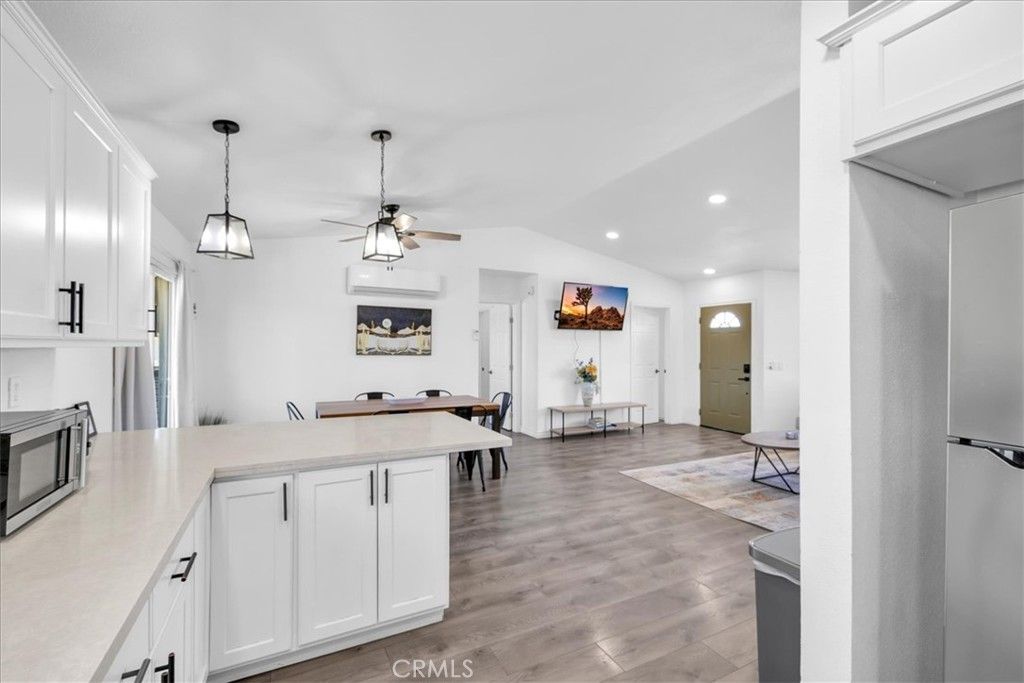 Image 8 of property listing at 670 Ducor Avenue, Landers, CA 92285