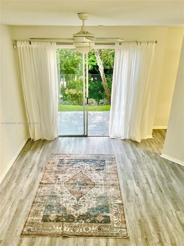 3951 NW 92nd Ave, Sunrise, FL 33351