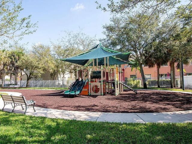 3951 NW 92nd Ave, Sunrise, FL 33351