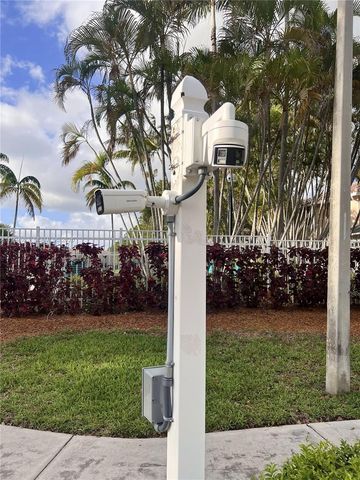 3951 NW 92nd Ave, Sunrise, FL 33351