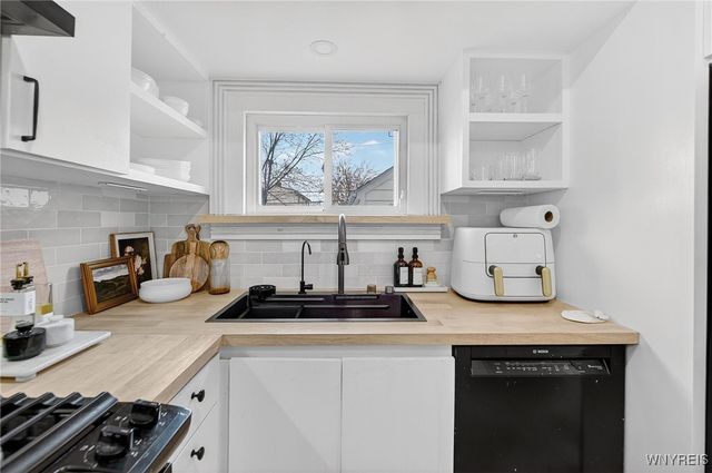 10 Old Colony Avenue, Tonawanda, NY 14150