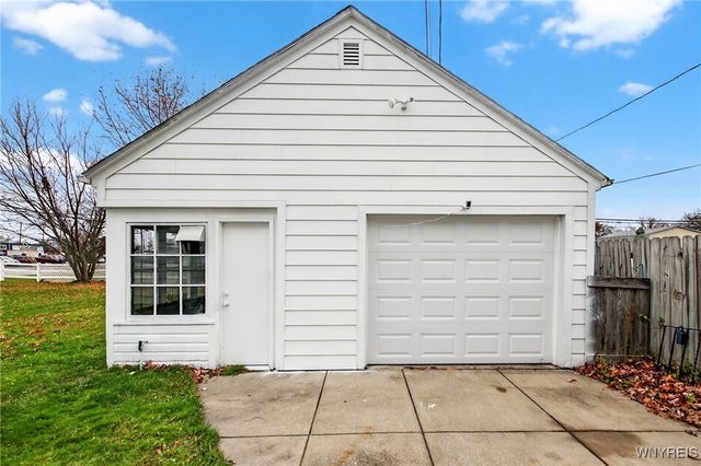 10 Old Colony Avenue, Tonawanda, NY 14150