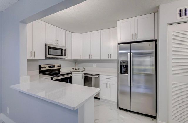 4821 Sable Pine Circle B1, West Palm Beach, FL 33417