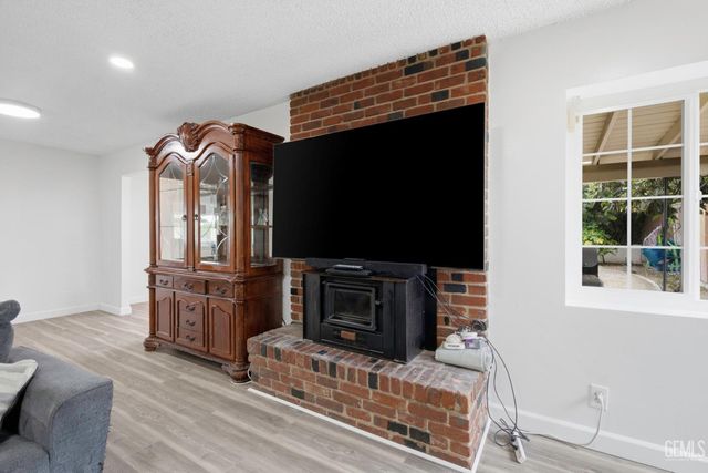 5200 Laguna Street, Bakersfield, CA 93306