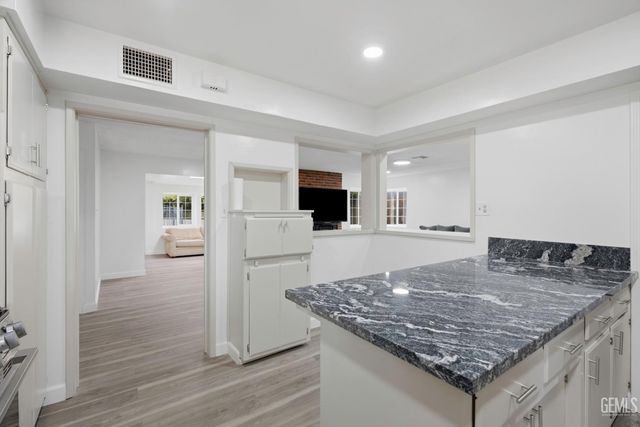 5200 Laguna Street, Bakersfield, CA 93306