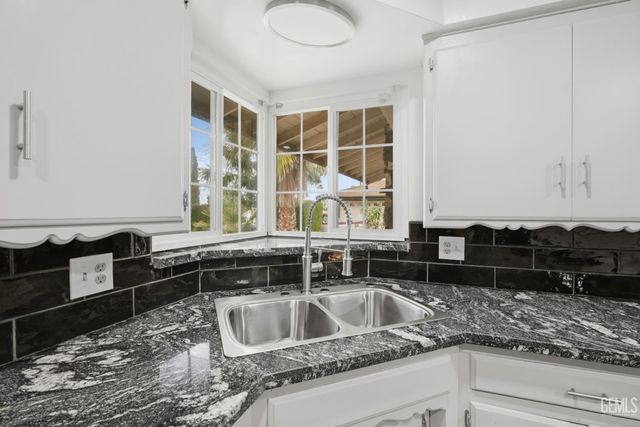 5200 Laguna Street, Bakersfield, CA 93306