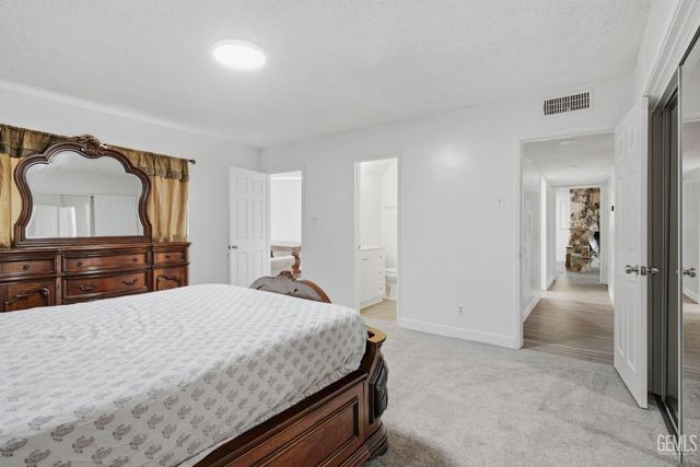 5200 Laguna Street, Bakersfield, CA 93306
