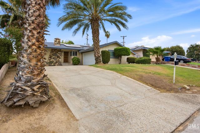 5200 Laguna Street, Bakersfield, CA 93306