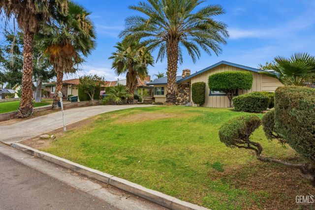 5200 Laguna Street, Bakersfield, CA 93306