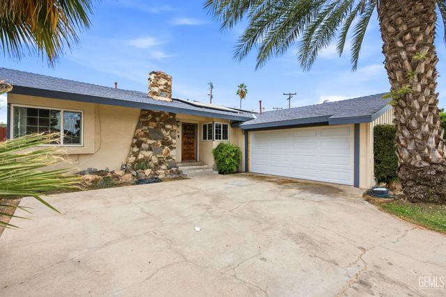5200 Laguna Street, Bakersfield, CA 93306