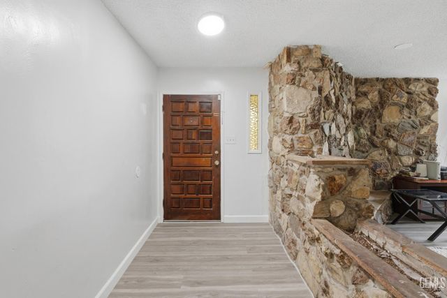 5200 Laguna Street, Bakersfield, CA 93306