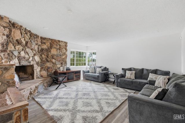 5200 Laguna Street, Bakersfield, CA 93306