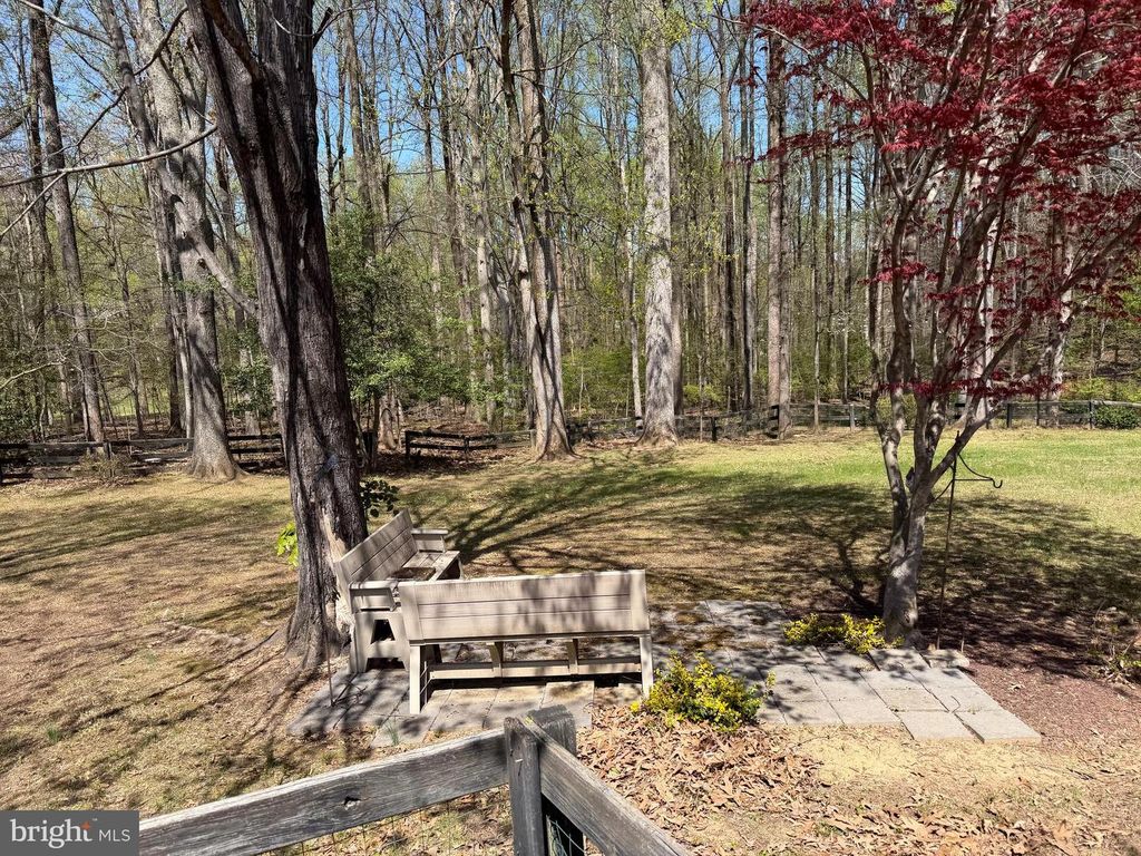 Image 8 of property listing at 733 SHARPSBURG DR, Davidsonville, MD 21035