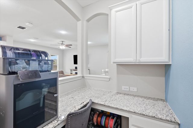 825 Crest Breeze Drive, Fort Worth, TX 76052
