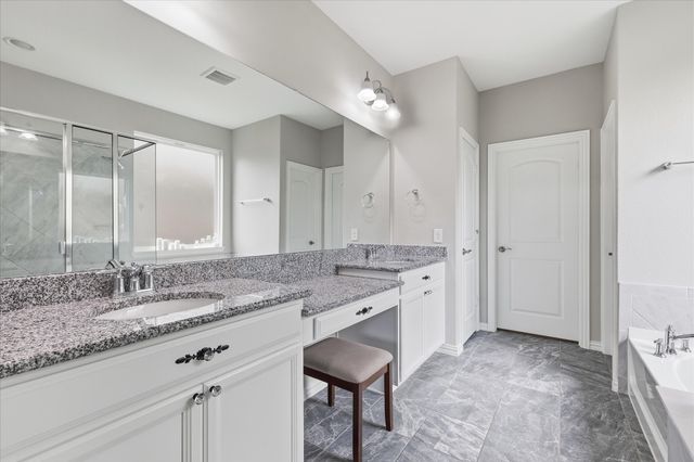 825 Crest Breeze Drive, Fort Worth, TX 76052