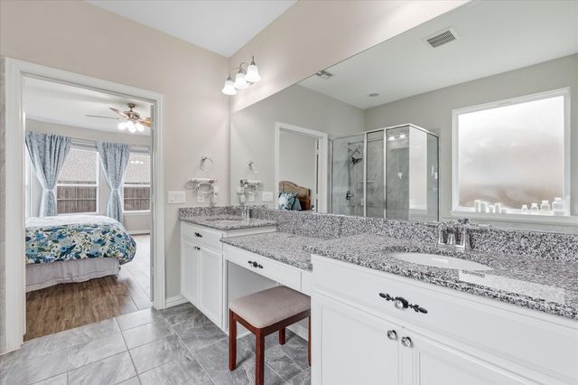 825 Crest Breeze Drive, Fort Worth, TX 76052