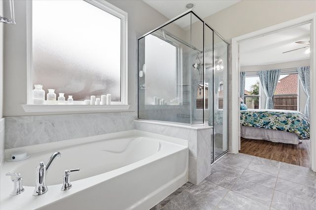 825 Crest Breeze Drive, Fort Worth, TX 76052