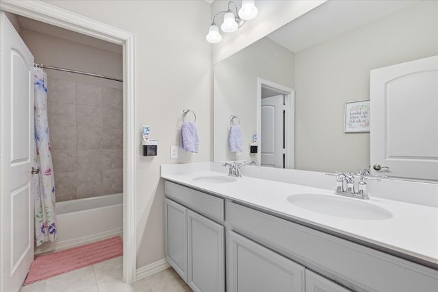 825 Crest Breeze Drive, Fort Worth, TX 76052
