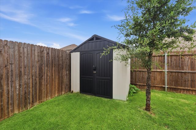 825 Crest Breeze Drive, Fort Worth, TX 76052