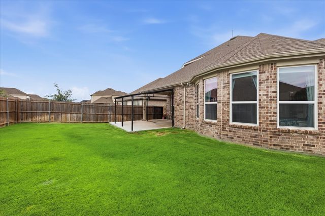 825 Crest Breeze Drive, Fort Worth, TX 76052