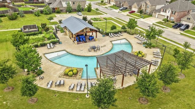 825 Crest Breeze Drive, Fort Worth, TX 76052