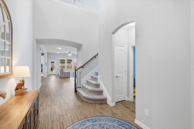 825 Crest Breeze Drive, Fort Worth, TX 76052