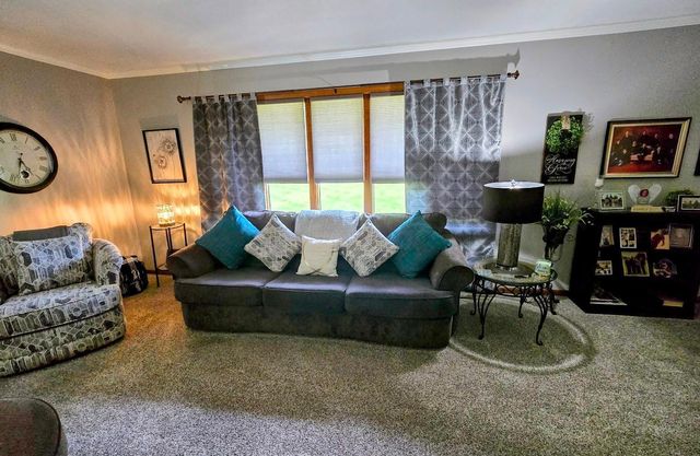 743 6th Avenue SW, Pipestone, MN 56164
