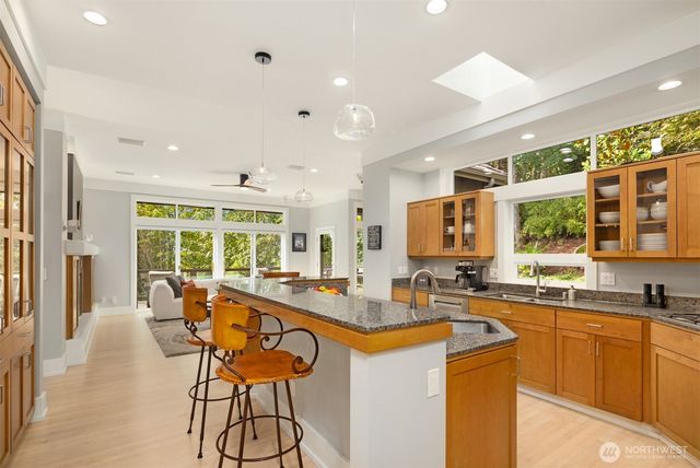 6560 156th Avenue SE, Bellevue, WA 98006