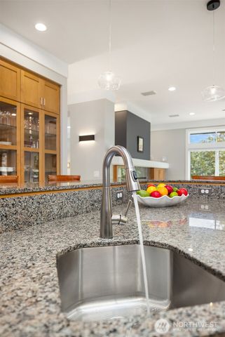 6560 156th Avenue SE, Bellevue, WA 98006