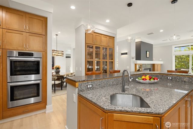 6560 156th Avenue SE, Bellevue, WA 98006