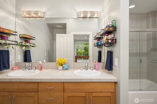 6560 156th Avenue SE, Bellevue, WA 98006