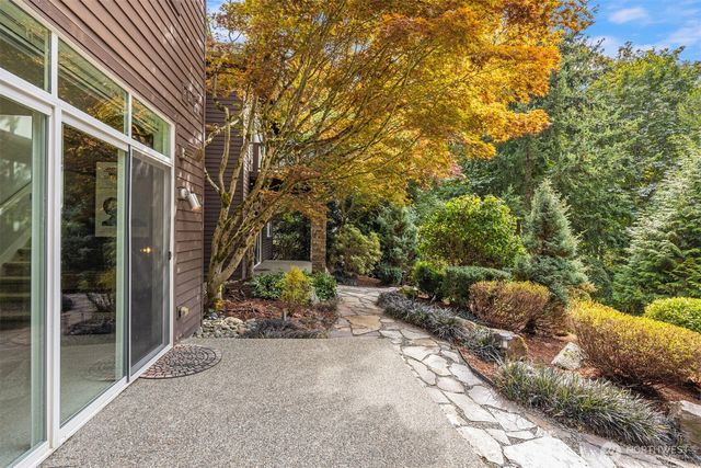 6560 156th Avenue SE, Bellevue, WA 98006