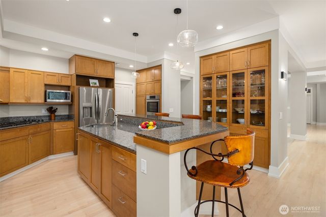 6560 156th Avenue SE, Bellevue, WA 98006
