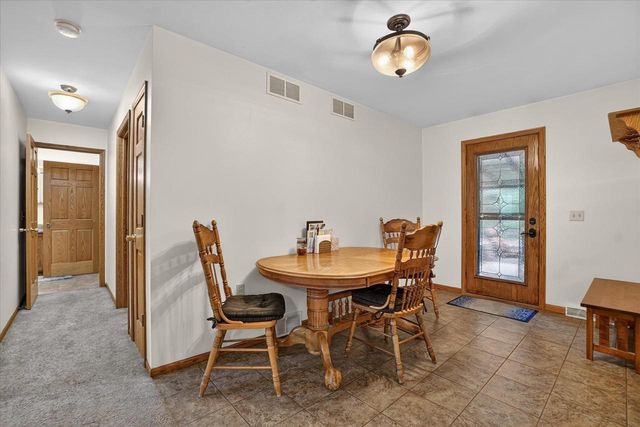 6702 N Abey Court, Evansville, WI 53536