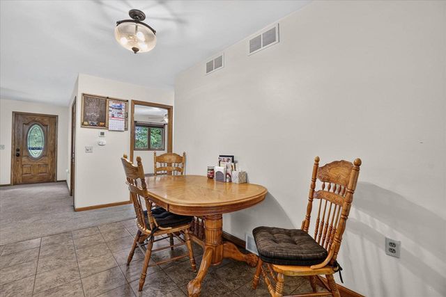 6702 N Abey Court, Evansville, WI 53536