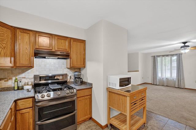 6702 N Abey Court, Evansville, WI 53536