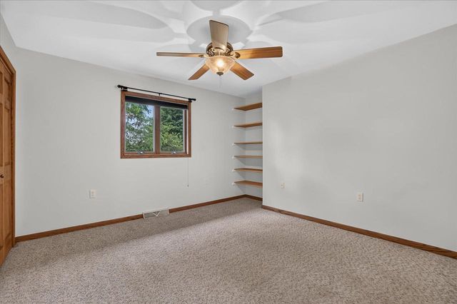 6702 N Abey Court, Evansville, WI 53536
