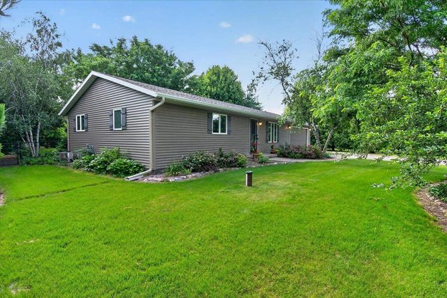 6702 N Abey Court, Evansville, WI 53536