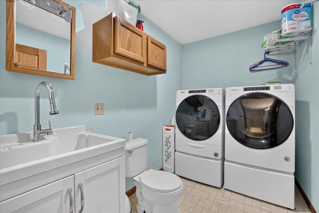 6702 N Abey Court, Evansville, WI 53536
