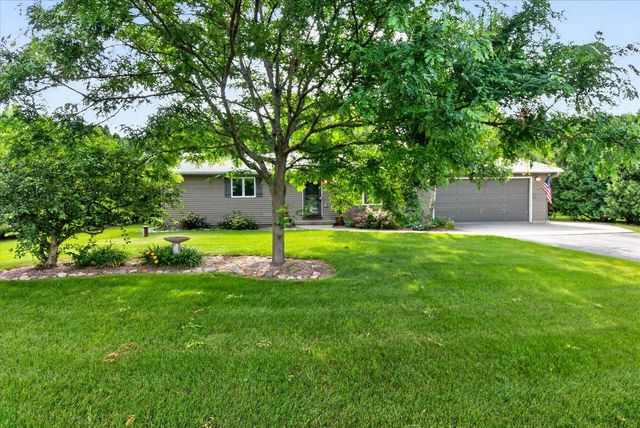 6702 N Abey Court, Evansville, WI 53536