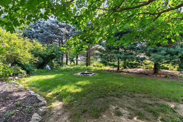 6702 N Abey Court, Evansville, WI 53536