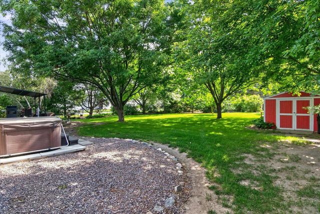 6702 N Abey Court, Evansville, WI 53536