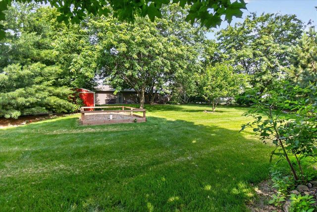 6702 N Abey Court, Evansville, WI 53536