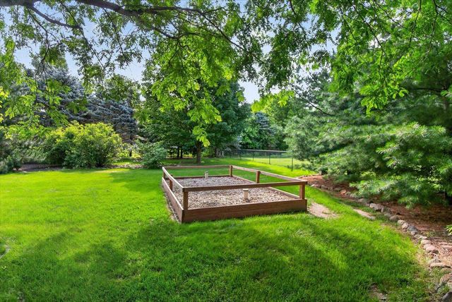 6702 N Abey Court, Evansville, WI 53536