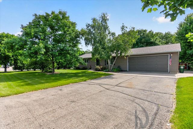 6702 N Abey Court, Evansville, WI 53536