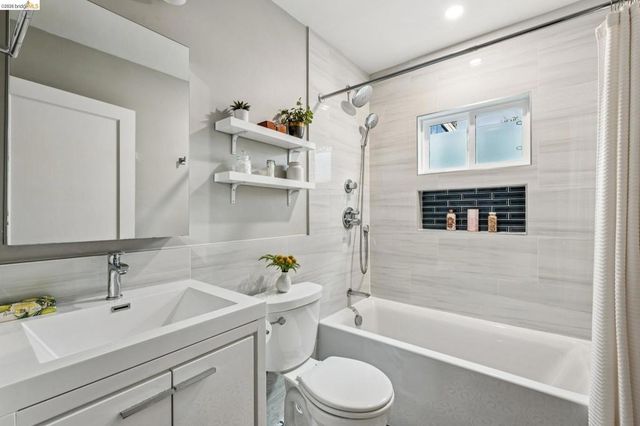 2465 2465 Alida St, Oakland, CA 94602