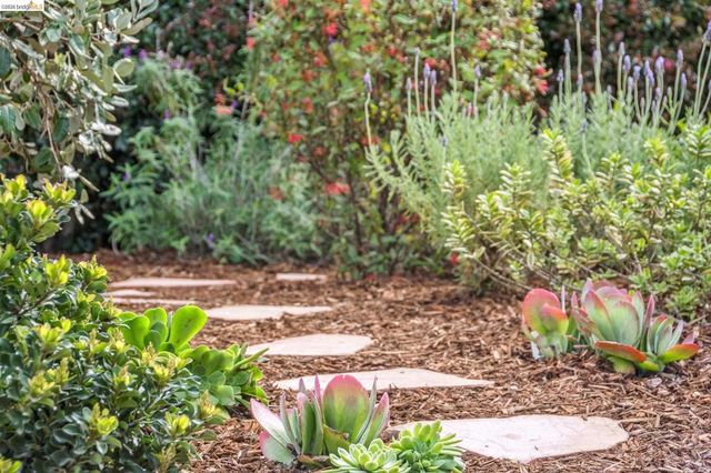 2465 2465 Alida St, Oakland, CA 94602