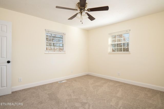 8124 Sharp Rd, Powell, TN 37849