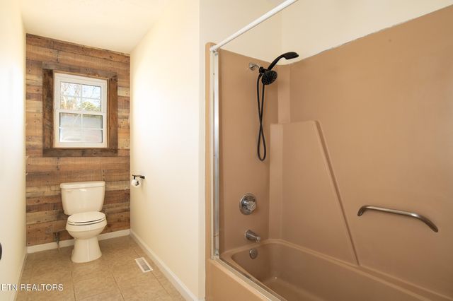 8124 Sharp Rd, Powell, TN 37849